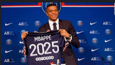 How many languages does Kylian Mbappe speak? - Mbappe just signed a contract extension with PSG